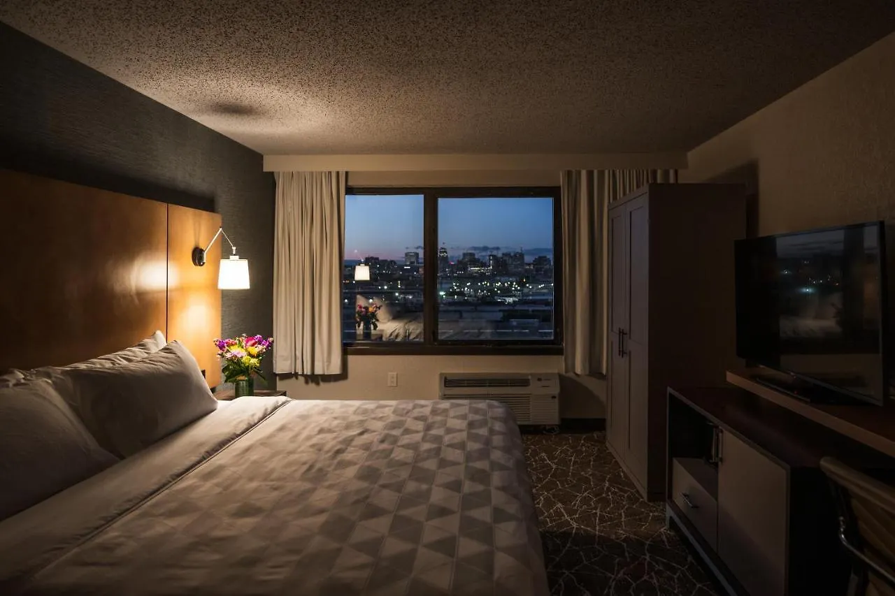 Holiday Inn Newark International Airport